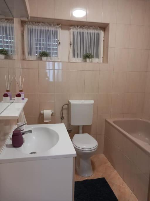 Apartment Dora-100M From The Central Beach Makarska Luaran gambar